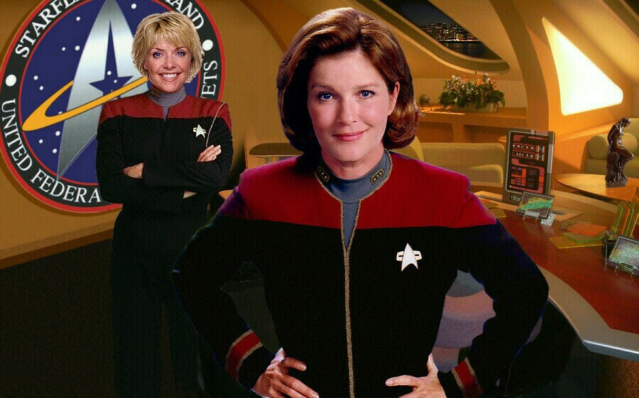 Admiral
            Janeway and Captain Carter---Click for BIG image